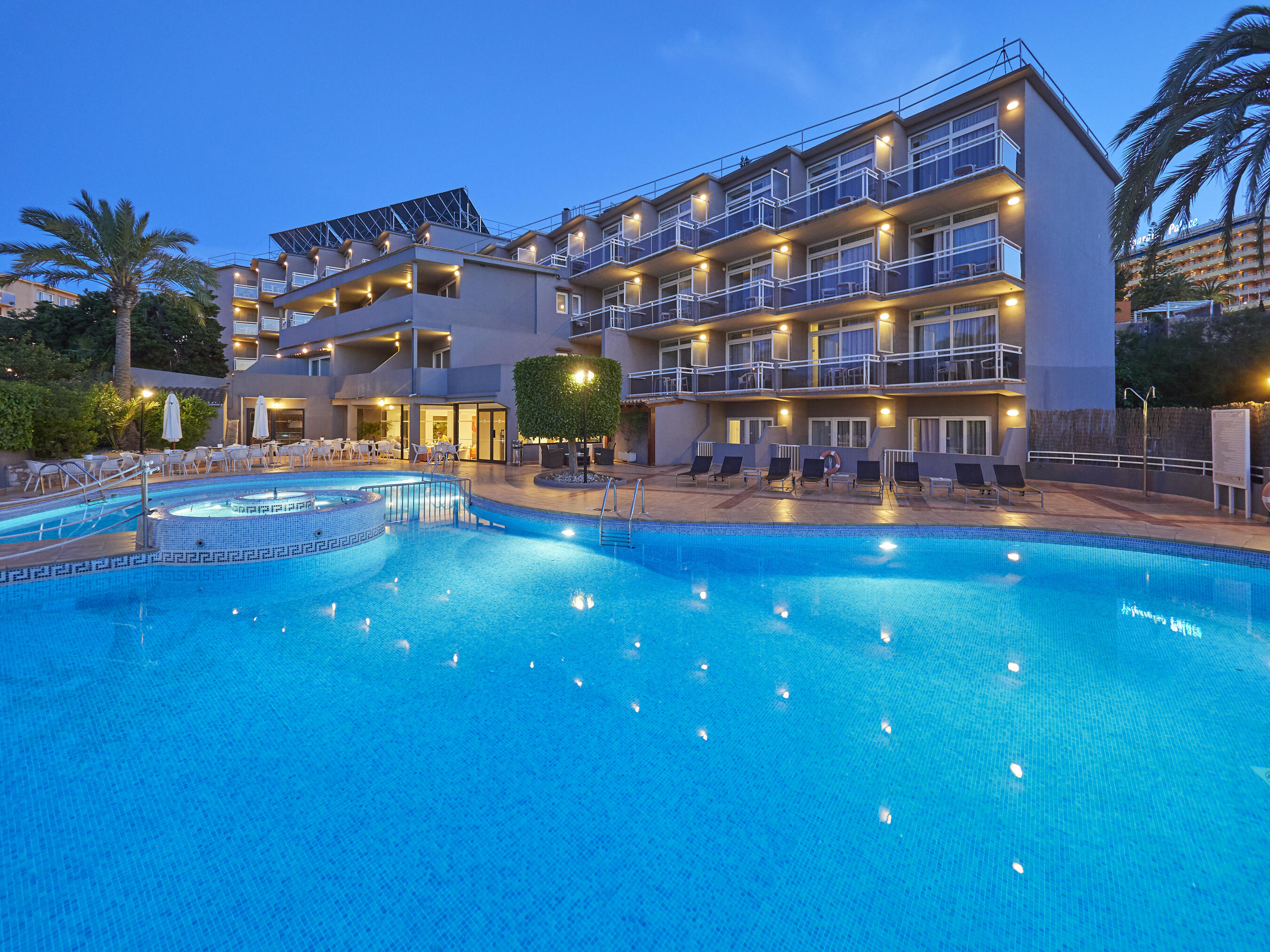 BQ AUGUSTA - PISCINA NOCTURNA.jpg